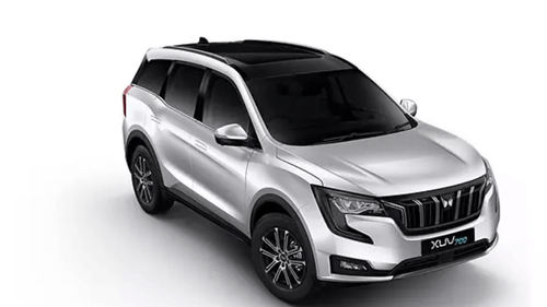 Mahindra XUV700 की उल्लेखनीय मांग: फरवरी 2024 में 35K यूनिट्स की खुली बुकिंग
