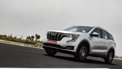 Mahindra XUV700 की उल्लेखनीय मांग: फरवरी 2024 में 35K यूनिट्स की खुली बुकिंग