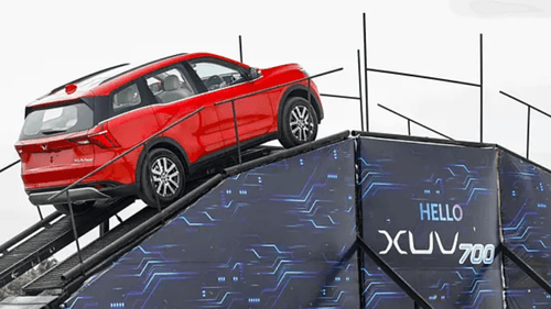 Mahindra XUV700 की उल्लेखनीय मांग: फरवरी 2024 में 35K यूनिट्स की खुली बुकिंग