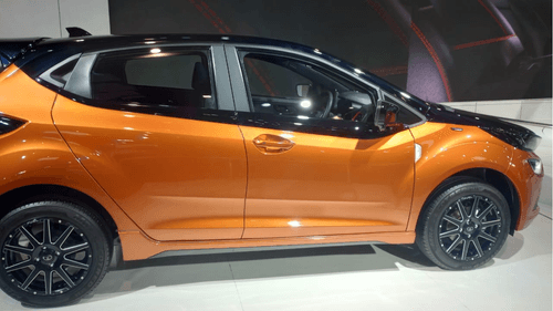 Tata Altroz Racer Edition ने भारत मोबिलिटी एक्सपो 2024 में स्पोर्टी अपग्रेड्स और पावर से भरपूर परफॉरमेंस के साथ धूम मचा दी