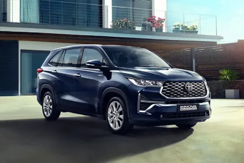 Toyota ने Innova Hycross Hybrid के लिए प्रतीक्षा अवधि कम करने की योजना बनाई है; यहां बताया गया है कि अब चीजें कैसे होंगी news
