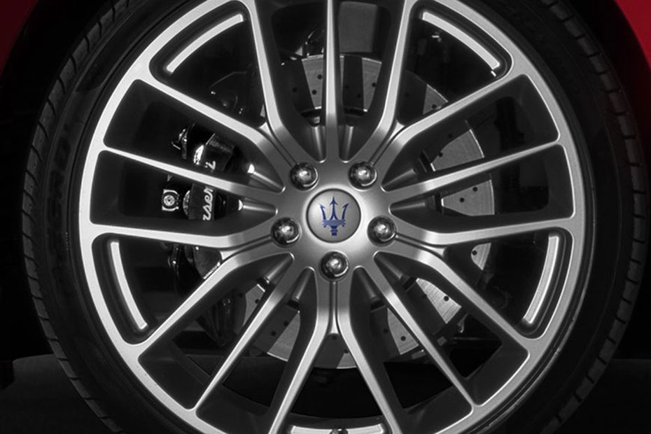 Maserati Ghibli wheel
