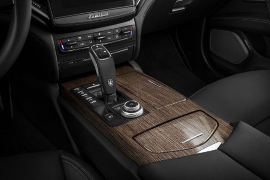 Maserati Ghibli gear shifter