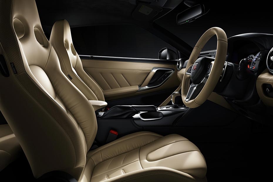 Nissan GT-R Front Seats