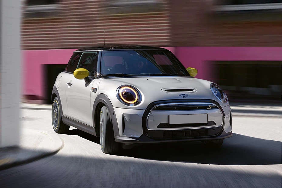 BMW इंडिया ने फीचर लोडेड Mini Cooper SE EV की बुकिंग फिर से शुरू की