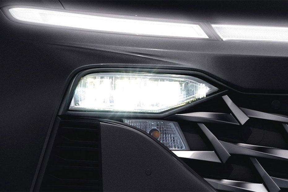 Hyundai_Verna_headlight