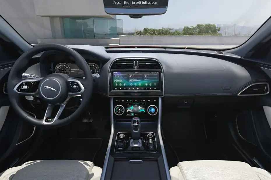 Jaguar XE 