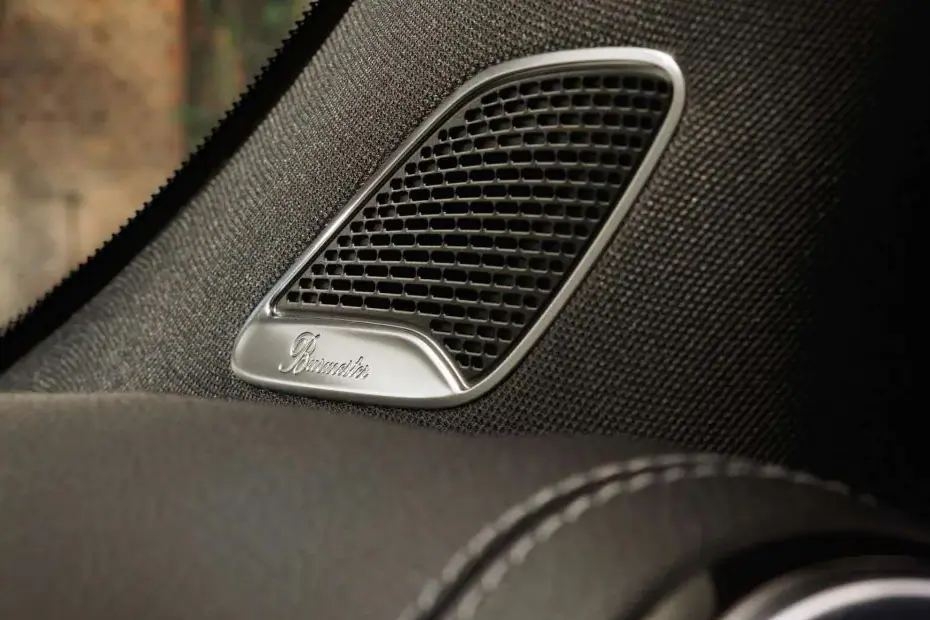 Mercedes-Benz AMG GLA35 Knee Airbag