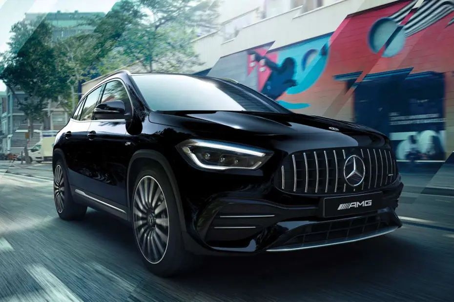 Mercedes-Benz AMG GLA35 Right Front Three Quarter