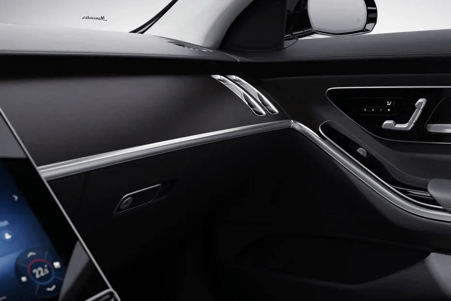 Mercedes-Benz-S-Class-Glovebox