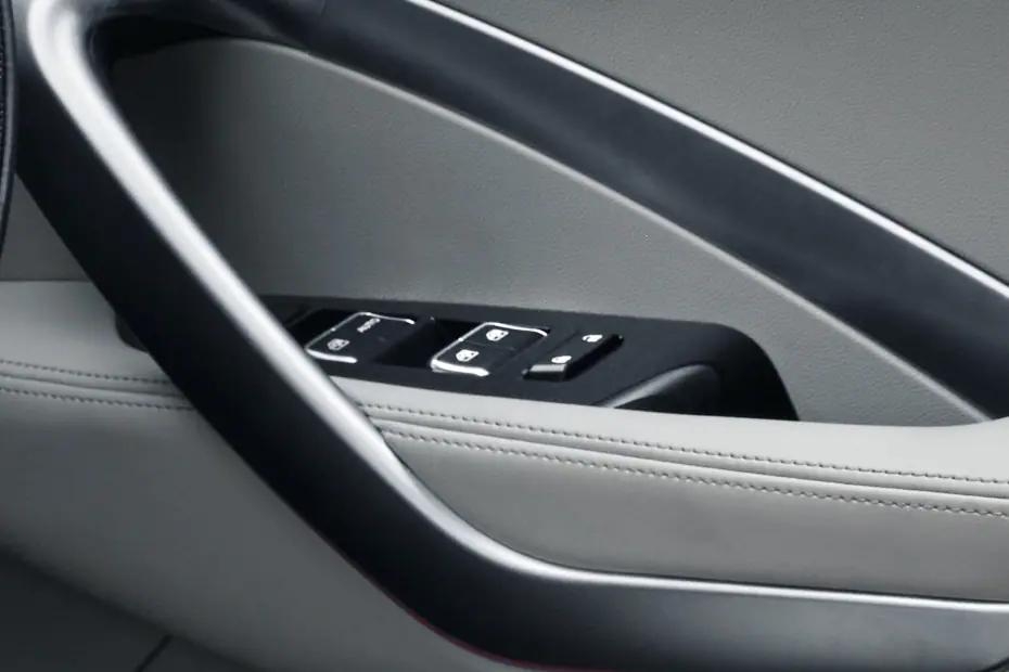 MG Hector Door Controls