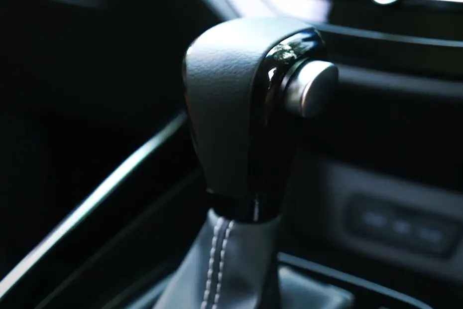 MG Hector Plus Gear Shifter