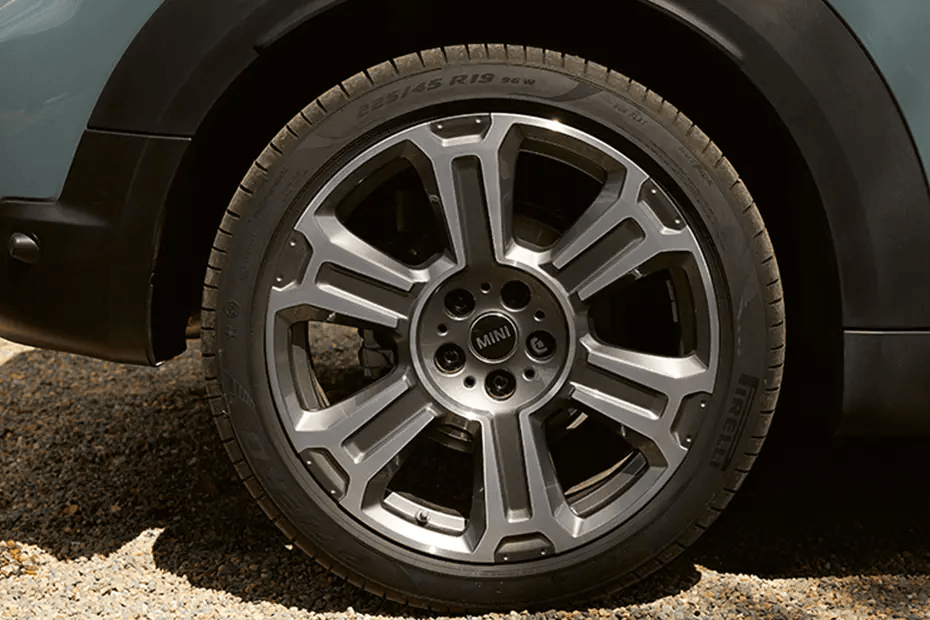 Mini Cooper Countryman wheel