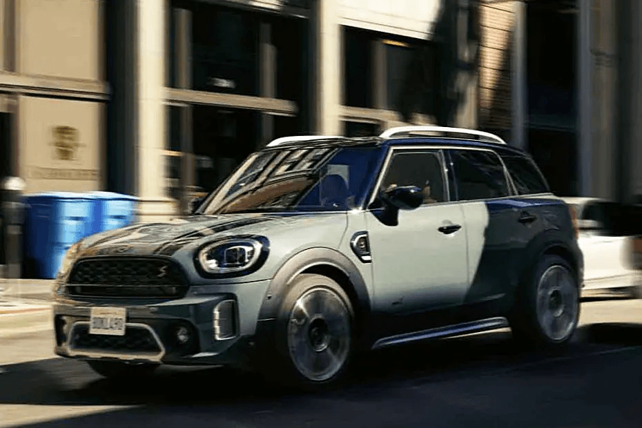 Mini Cooper Countryman left side view