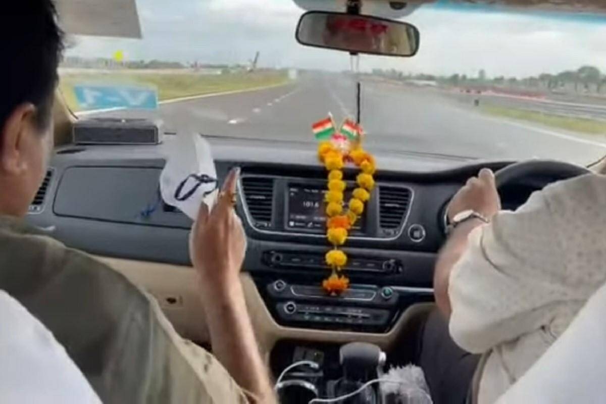 दिल्ली-मुंबई एक्सप्रेसवे, नितिन गडकरी का किआ कार्निवल 170 किमी/घंटा की रफ्तार से टकराया