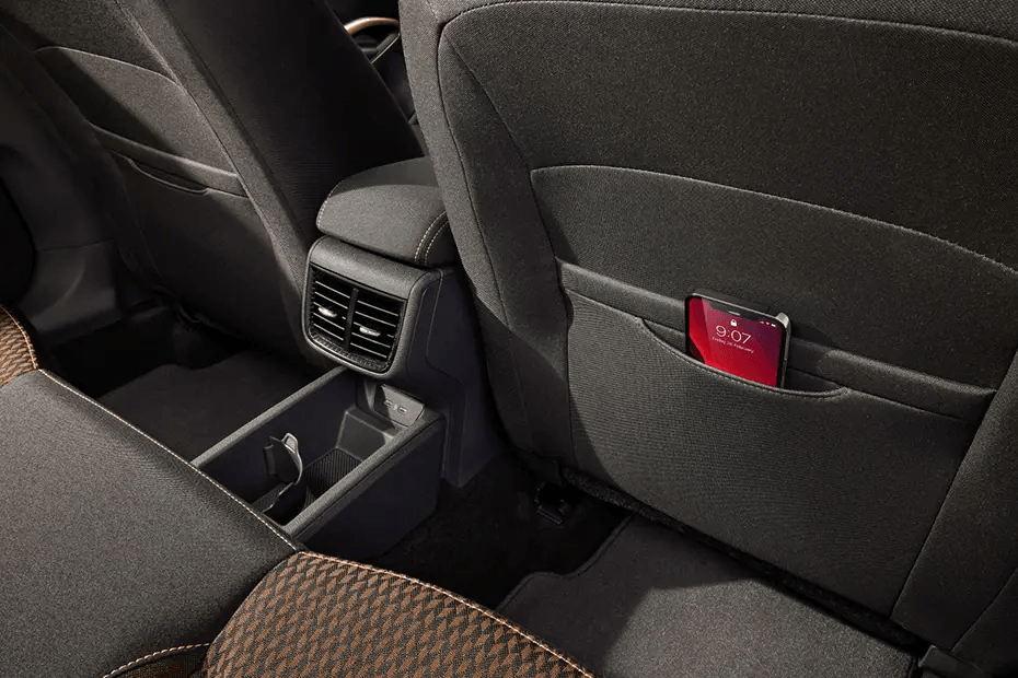 Skoda Fabia 2022 Center Tunnel with attached Smartphone
