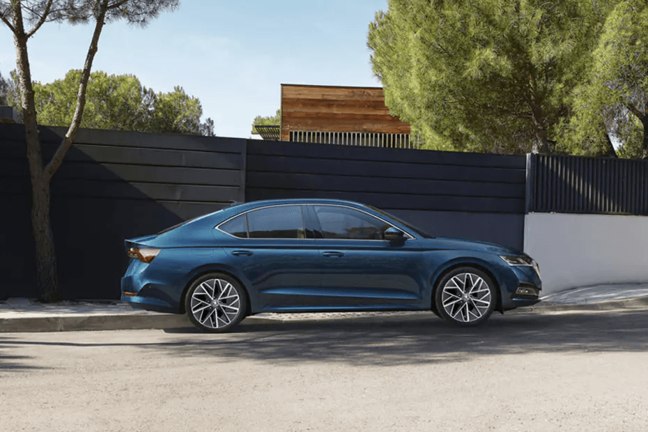 Skoda Octavia Right Side View