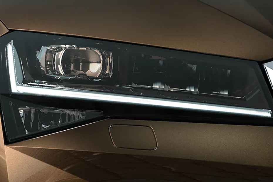 Skoda Superb Headlight
