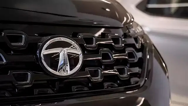 Jaguar Land Rover की निराशाजनक बिक्री के कारण Tata Motors के शेयरों में 5% की गिरावट आई