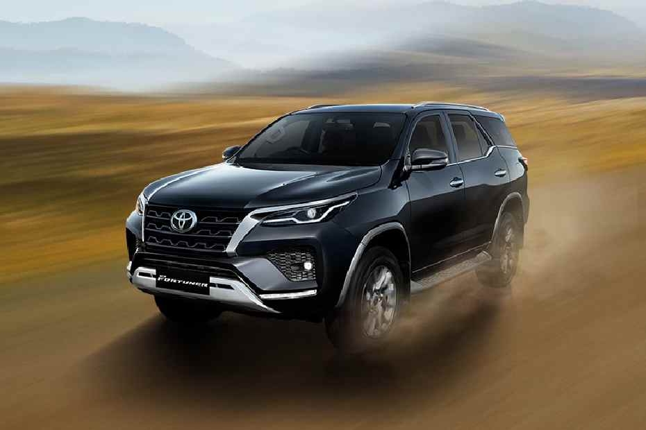 Toyota Fortuner Left Side Front view
