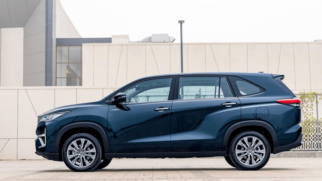 Maruti Invicto कल लॉन्च होने के लिए पूरी तरह तैयार है, इन फीचर्स और इंजन को पाने की पुष्टि की गई है। 