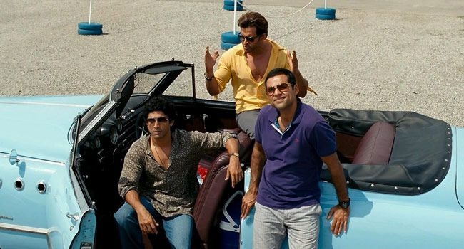 लाइट्स, कैमरा, एक्शन: सबसे प्रसिद्ध बॉलीवुड मूवी कारों में से 15 