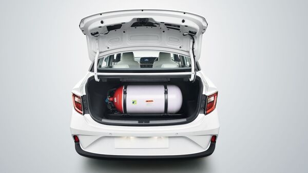 Hyundai Aura SX CNG मॉडल लॉन्च