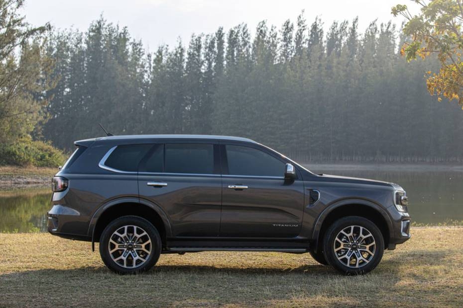 Ford Endeavour Right Side View