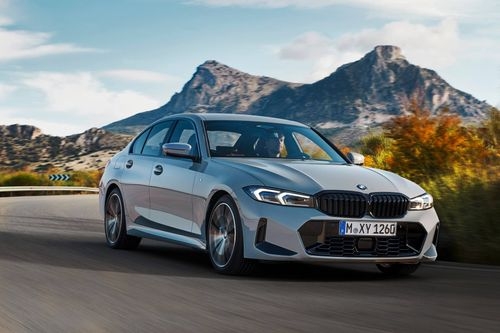 From sedans and cabriolets to SUVs or MPVs, ICEs or EVs. In the coming days, we will also explore the schedule of debuts and unveilings at the 2023 Auto Expo.  Let's find out what January 2023 has in store.