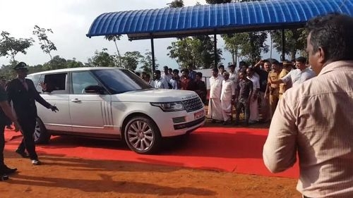 भारत के सबसे बड़े मॉल के अरबपति मालिक को एक बीस्पोक मिला *रोल्स-रॉयस कलिनन