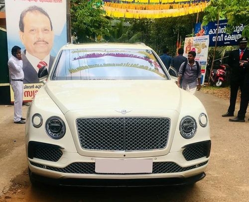 भारत के सबसे बड़े मॉल के अरबपति मालिक को एक बीस्पोक मिला *रोल्स-रॉयस कलिनन