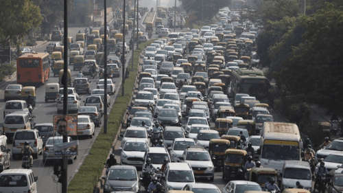दिल्ली सरकार ने BS3 पेट्रोल, BS4 डीजल कारों पर प्रतिबंध फिर से लगाया क्योंकि AQI 400 से अधिक बढ़ गया