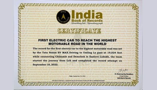 टाटा नेक्सन उमलिंग ला पास तक पहुंचने वाली पहली EV बनी, इंडिया बुक ऑफ रिकॉर्ड्स में एंट्री