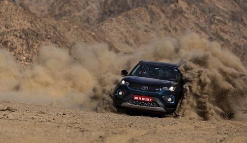टाटा नेक्सन उमलिंग ला पास तक पहुंचने वाली पहली EV बनी, इंडिया बुक ऑफ रिकॉर्ड्स में एंट्री
