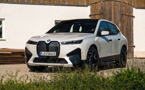 BMW iX Electric SUV Launched In India!