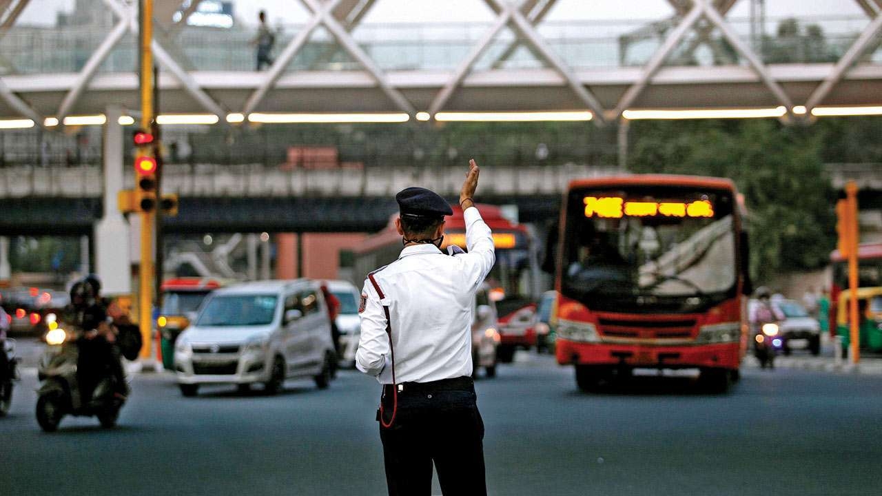 ड्राइवर और सह-यात्रियों के लिए सीटबेल्ट अब अनिवार्य: 1,000 रुपये का जुर्माना