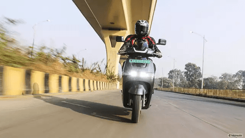 TVS iQube ई-स्कूटर पर मिल रहा है जबरदस्त ऑफर, 3 मार्च तक मान्य