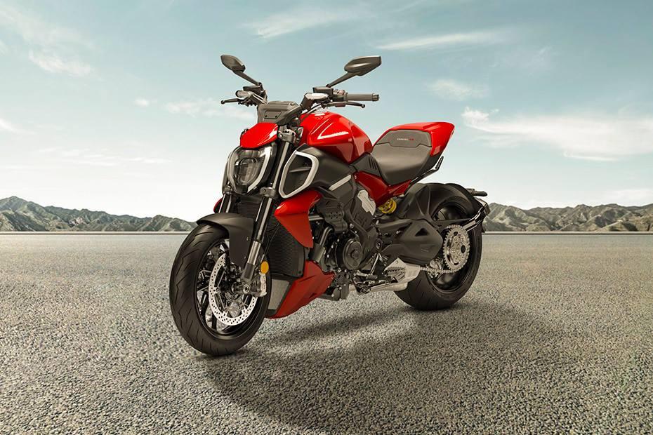 Ducati diavel v4 Front left view