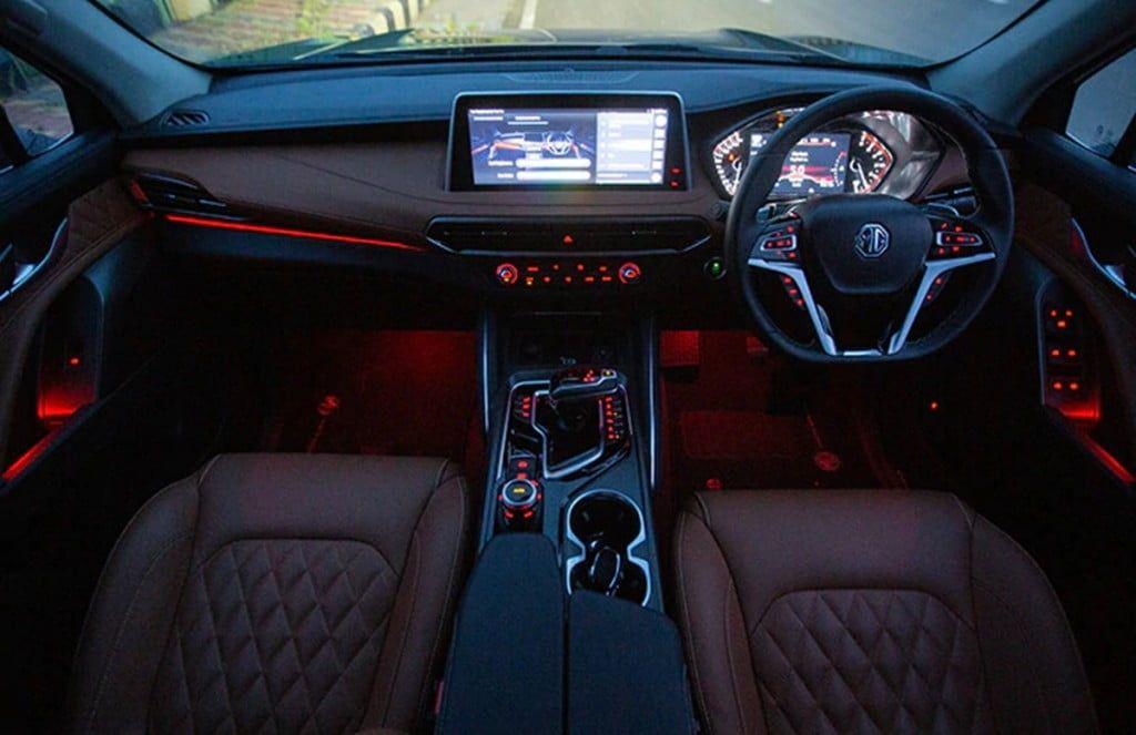 Interior & Features