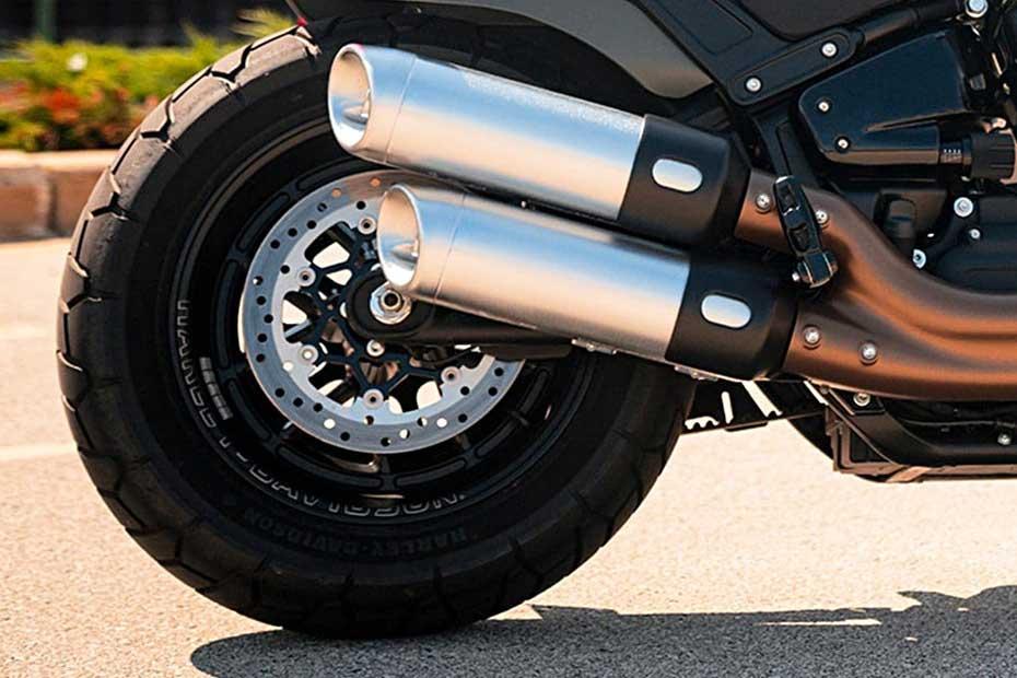 Harley davidson fat bob 114 exhaust view