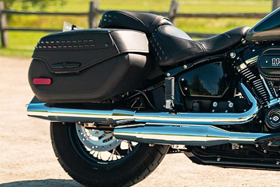 Harley davidson heritage classic exhaust view