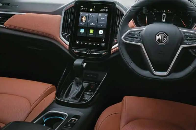 Interior & Features