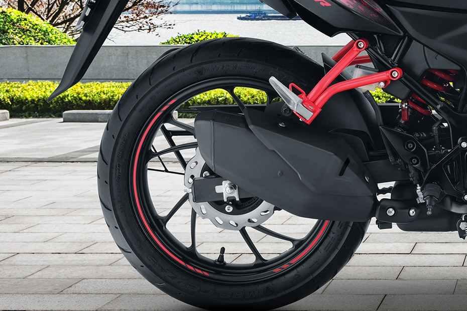 Hero xtreme 160r Rear tyre view