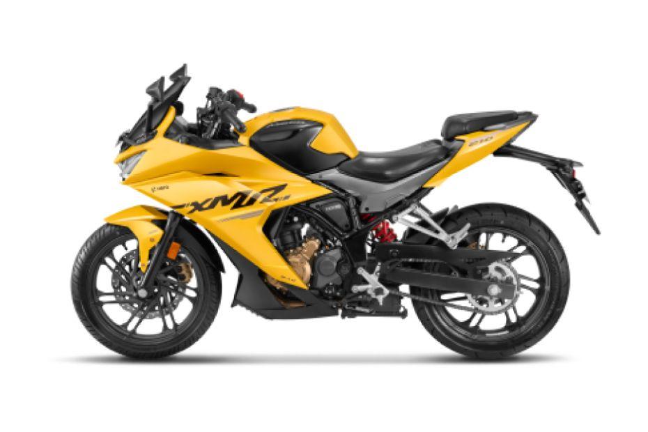 Honda karizma xmr 210 Left side view