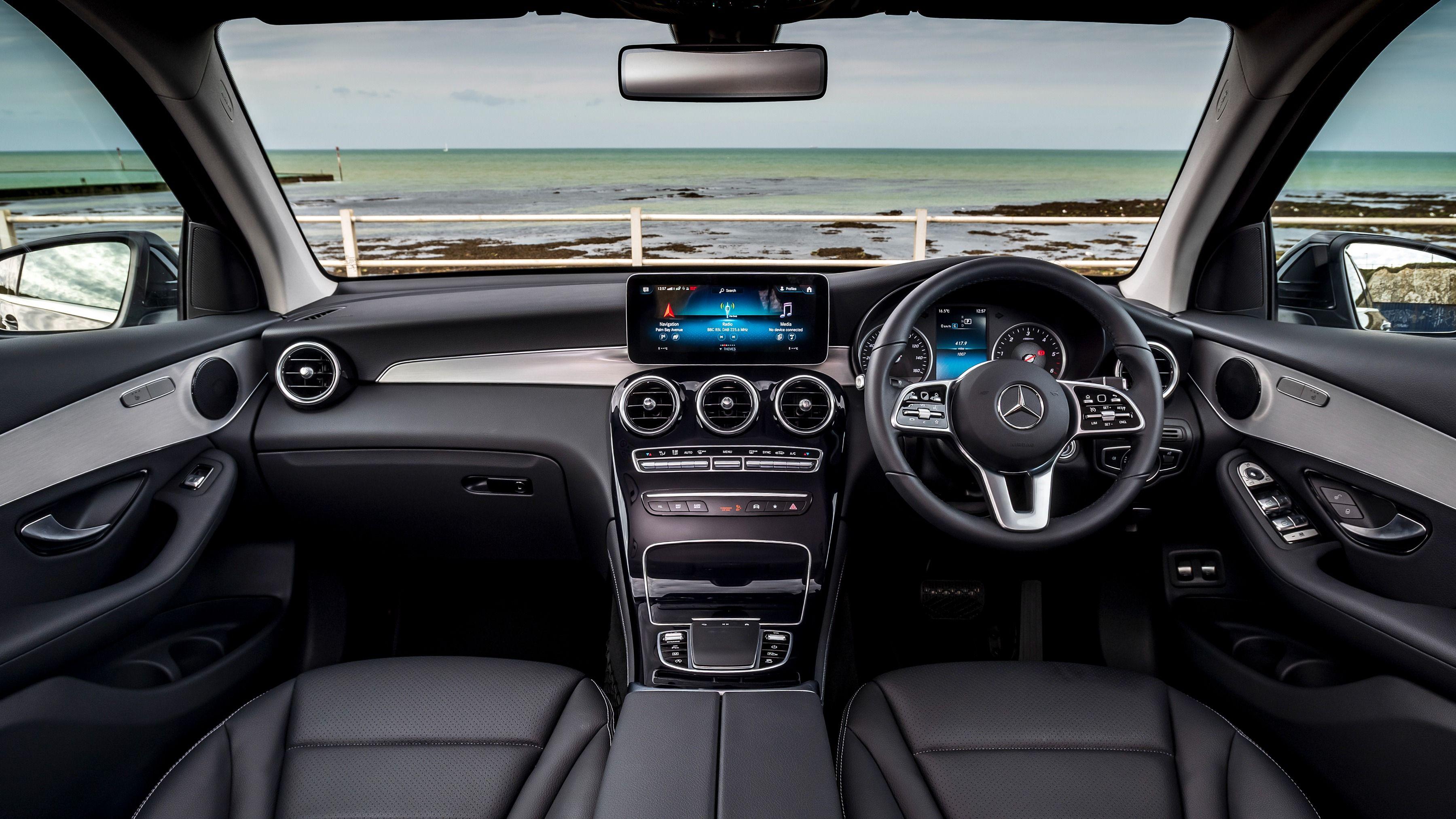 Interior & Features