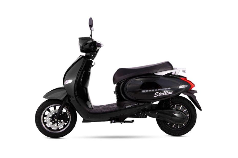 Kick-EV_Stallion_Metallic-Black