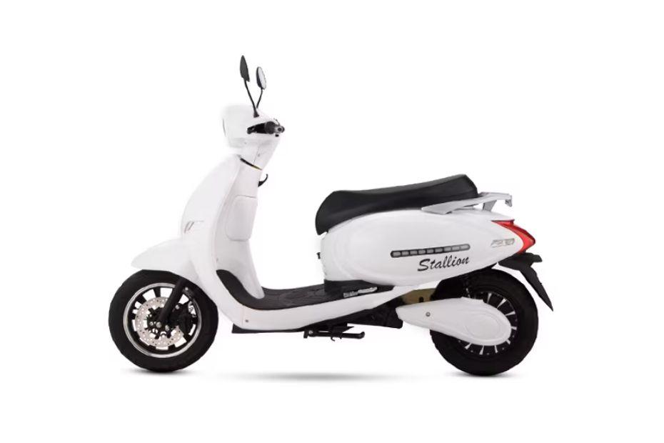 Kick-EV_Stallion_Metallic-WHite