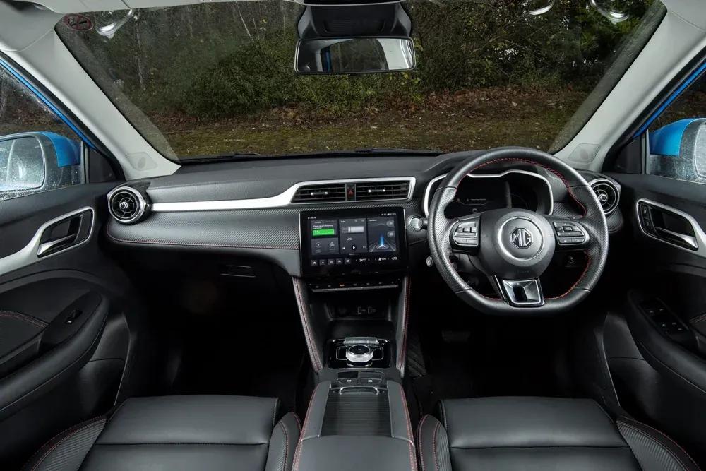 Interior & Features