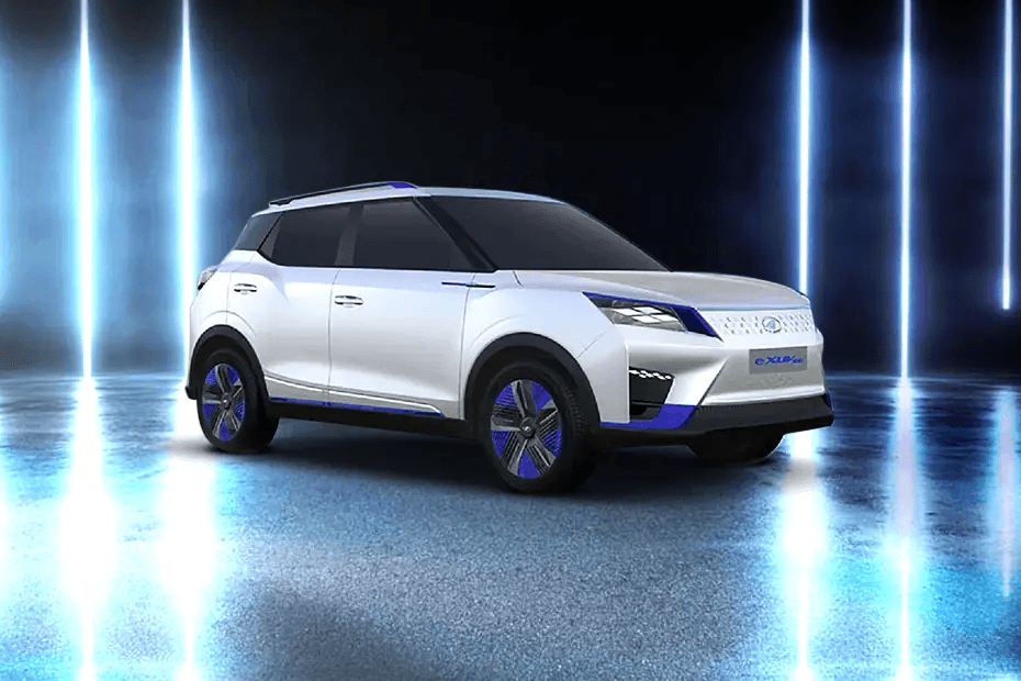 Mahindra XUV300 Electric Right Side Front View
