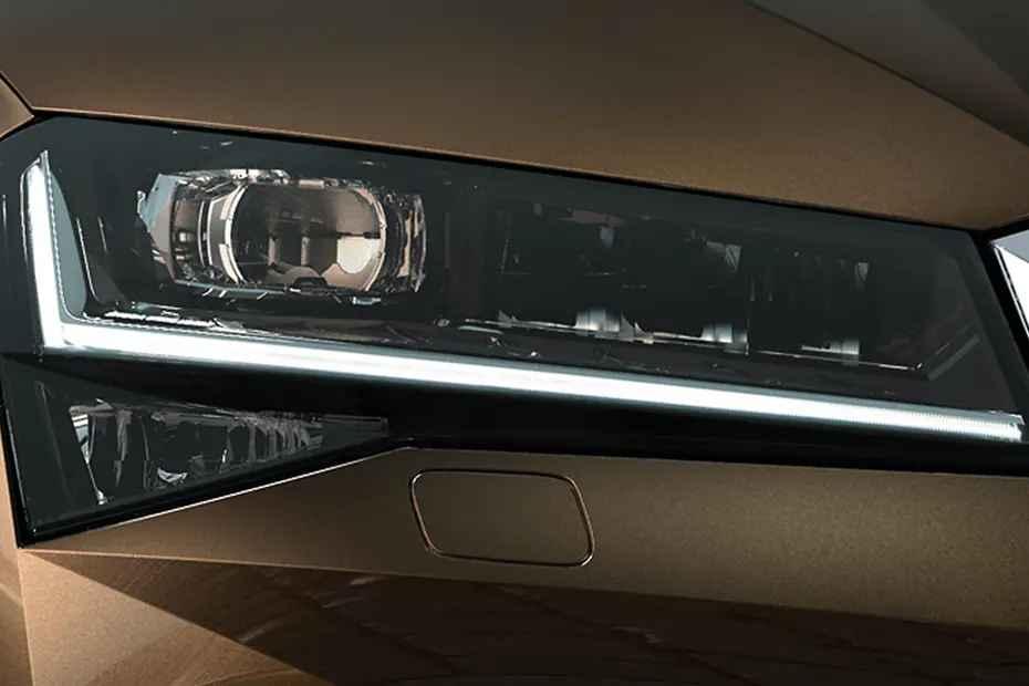 Skoda Superb Headlight